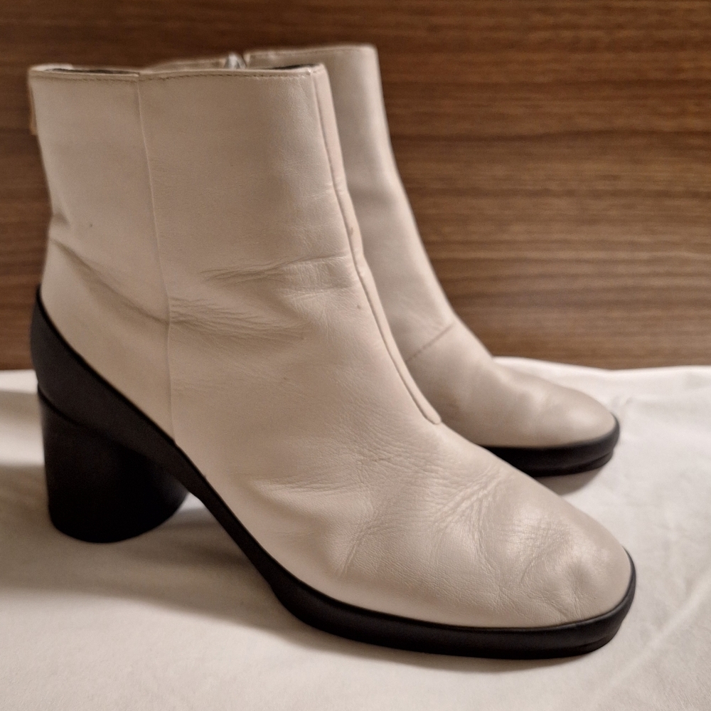 Camper ivory cream off white leather ankle boots 37